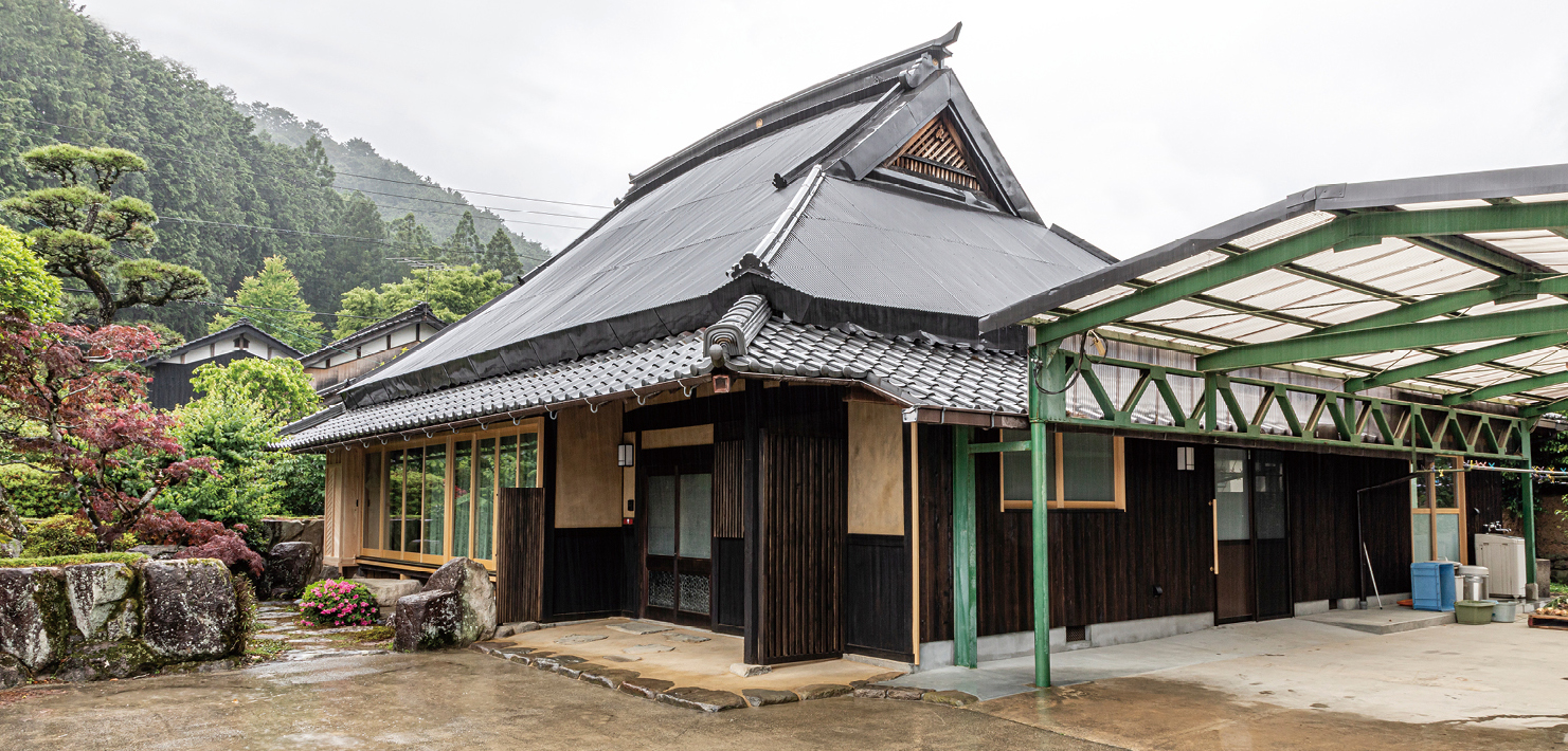 SETOUCHI MINKA featuring HIRAYA 瀬戸内の民家、平屋。