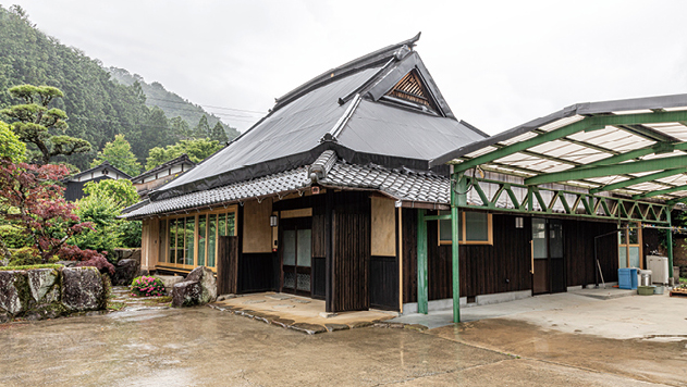 SETOUCHI MINKA featuring HIRAYA 瀬戸内の民家、平屋。